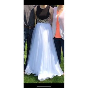 Super cute black and white prom dress!